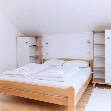 Guest house Zvirac *