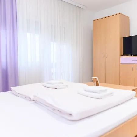 Zvirac Guest house *